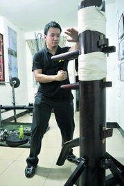 師從葉問之子廣州仔自開拳館