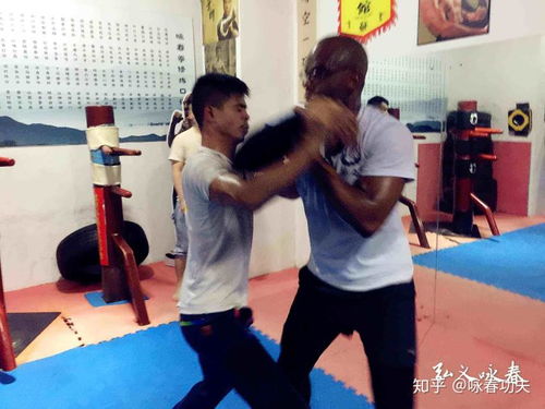 街頭實戰中的挨打技巧 如何減輕傷害 深圳弘義詠春拳館